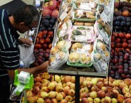 Alimentos e eletrodomésticos puxam alta do varejo, diz IBGE